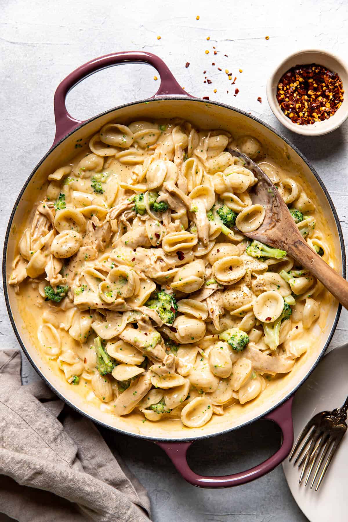 chicken broccoli mac and cheese.