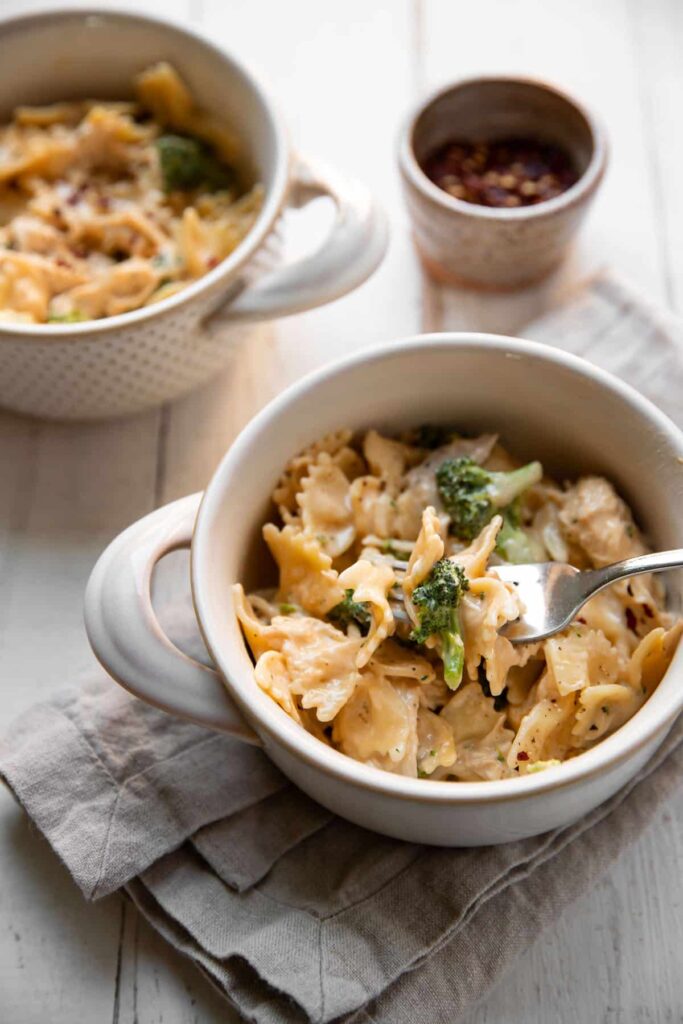 bow tie pasta with shredded chicken broccoli and cheese sauce