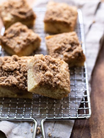 coffee cake bars with streusel topping
