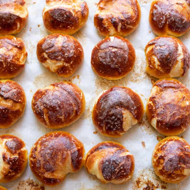 soft pretzel balls and beer cheese fondue