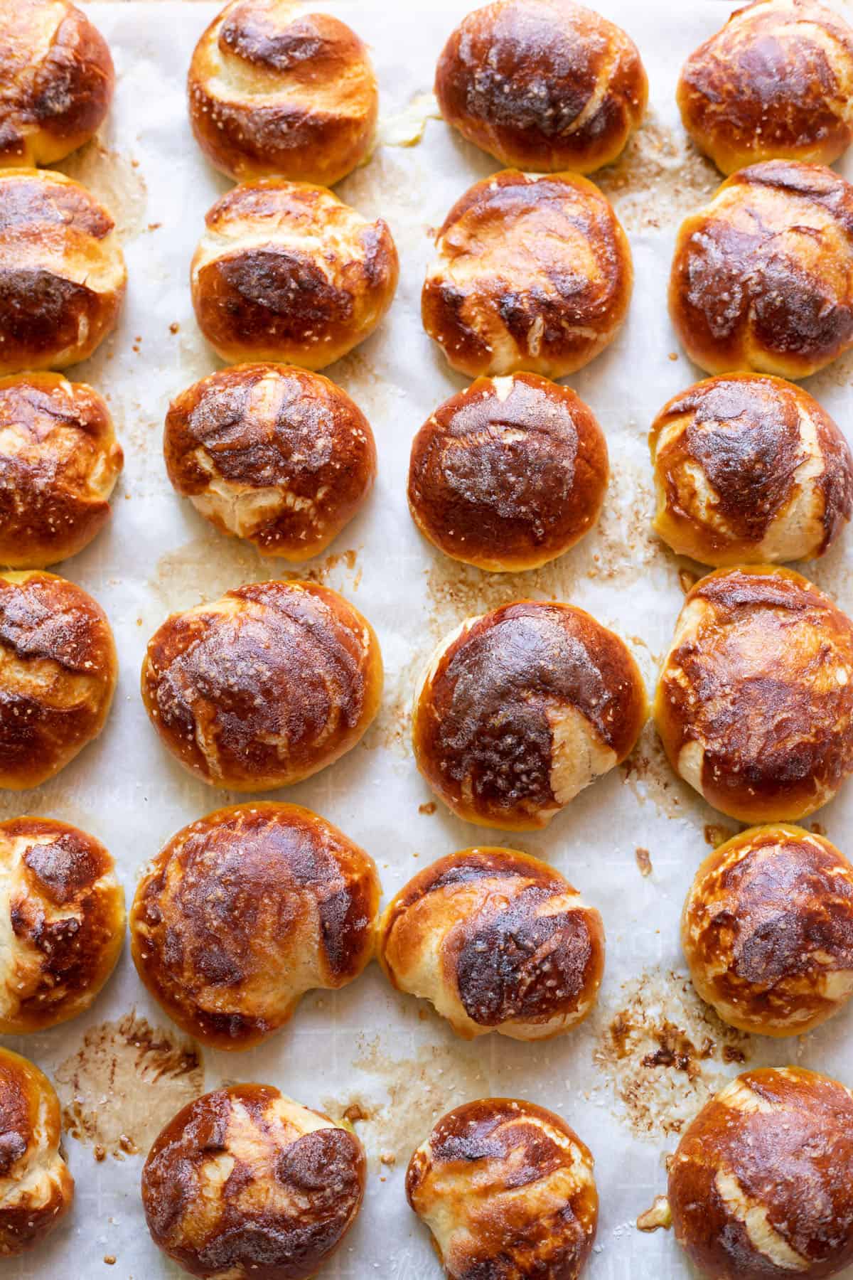 soft pretzel balls and beer cheese fondue