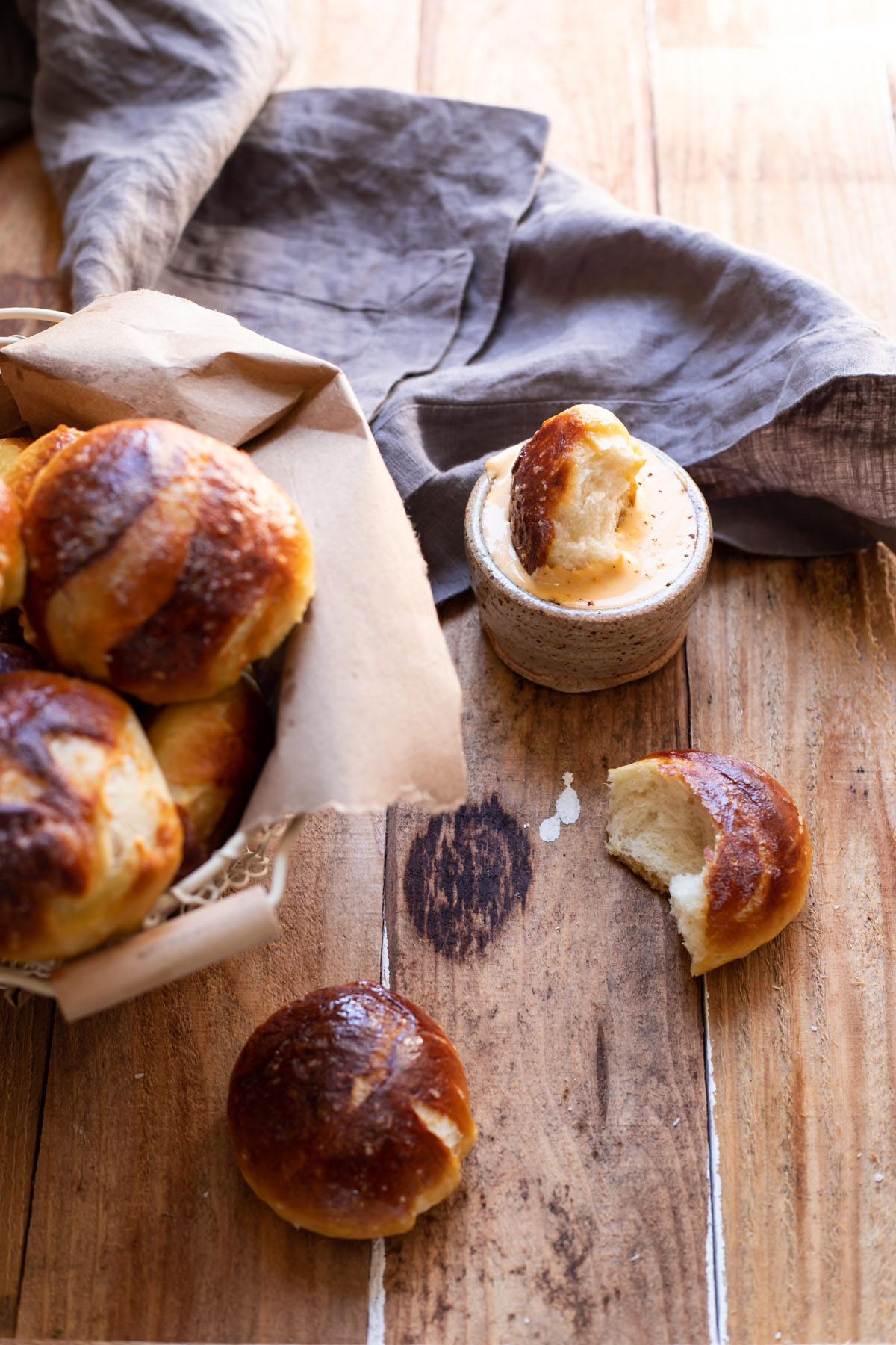 soft pretzel balls and beer cheese fondue