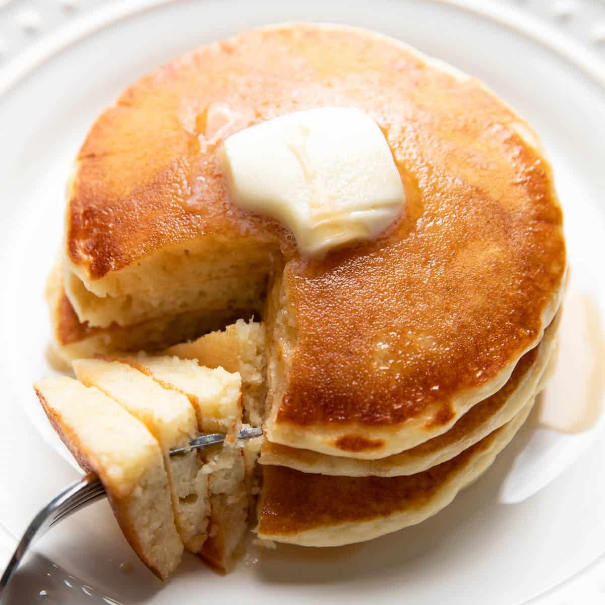 plate of buttermilk pancakes.