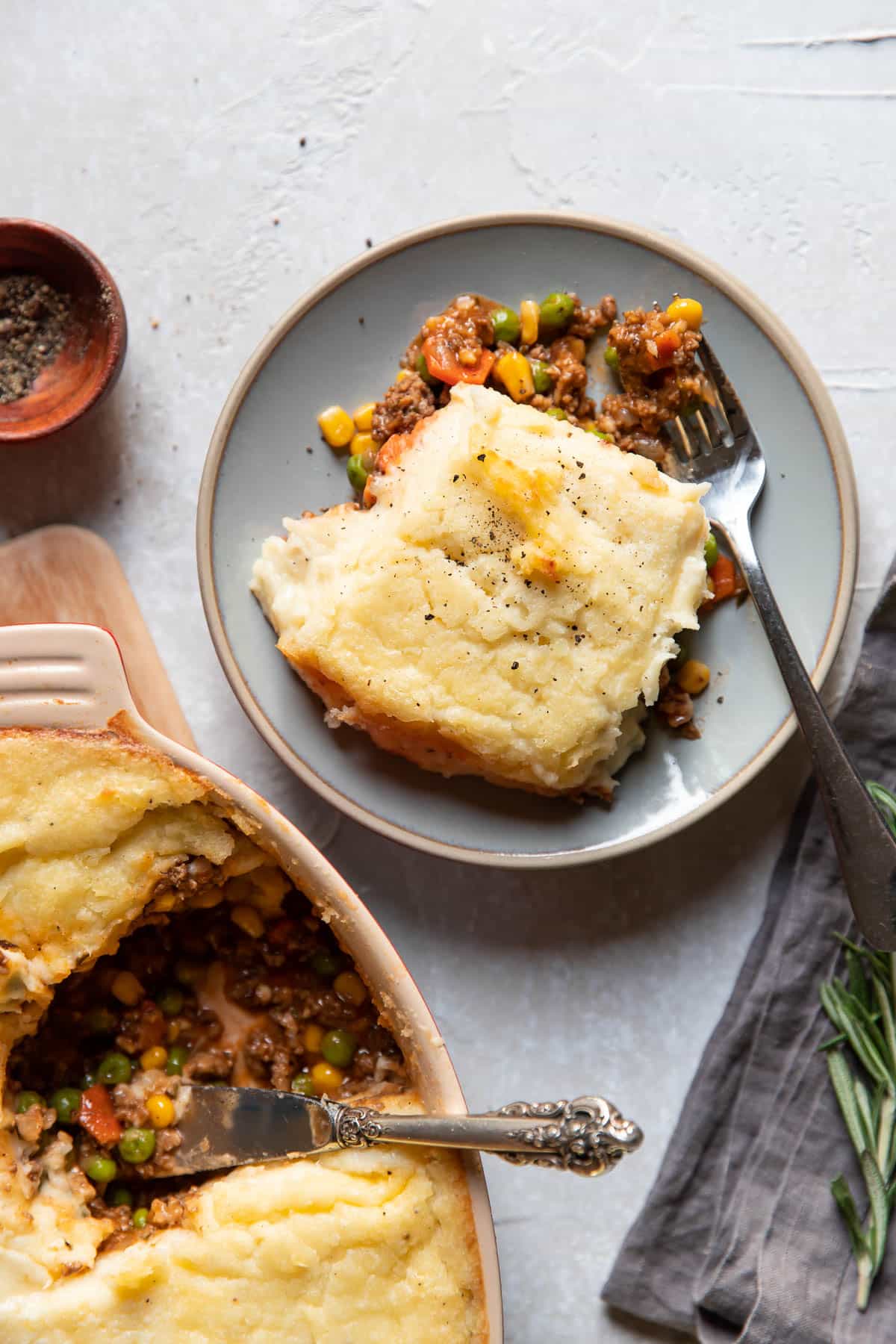 ground beef shepherds pie on a plate