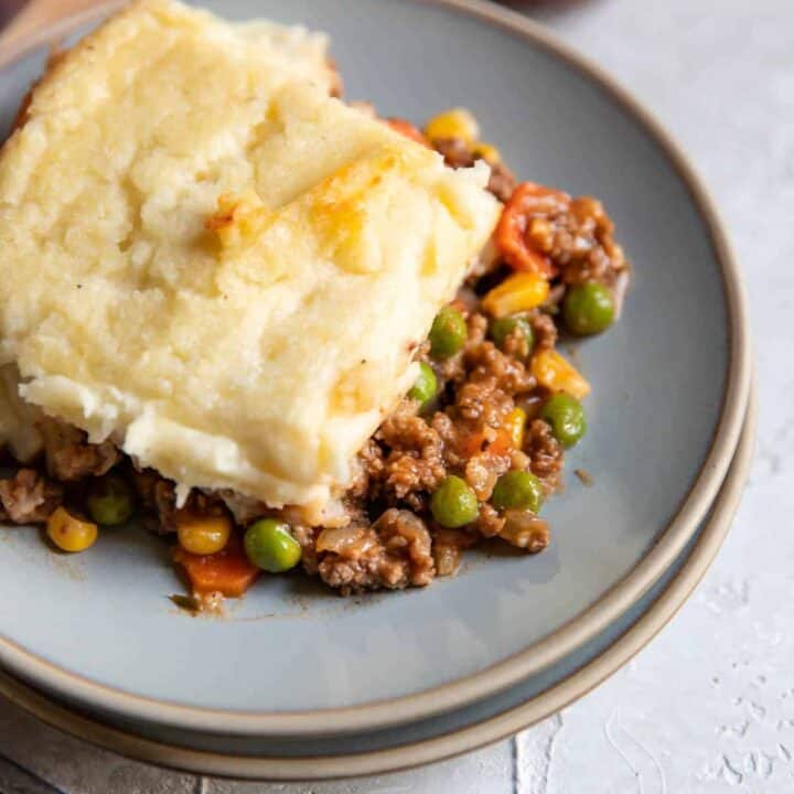 ground beef shepherds pie on a plate