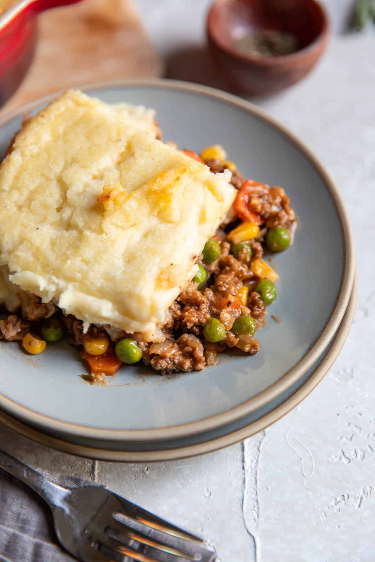 ground beef shepherds pie on a plate