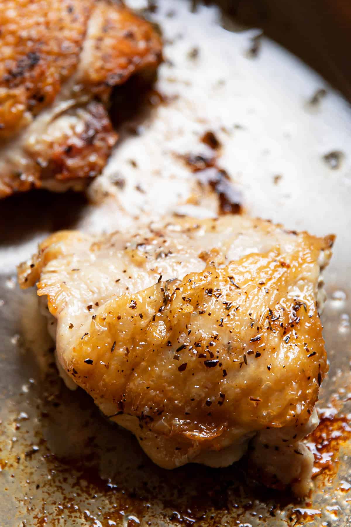 up close image of cooked chicken thighs