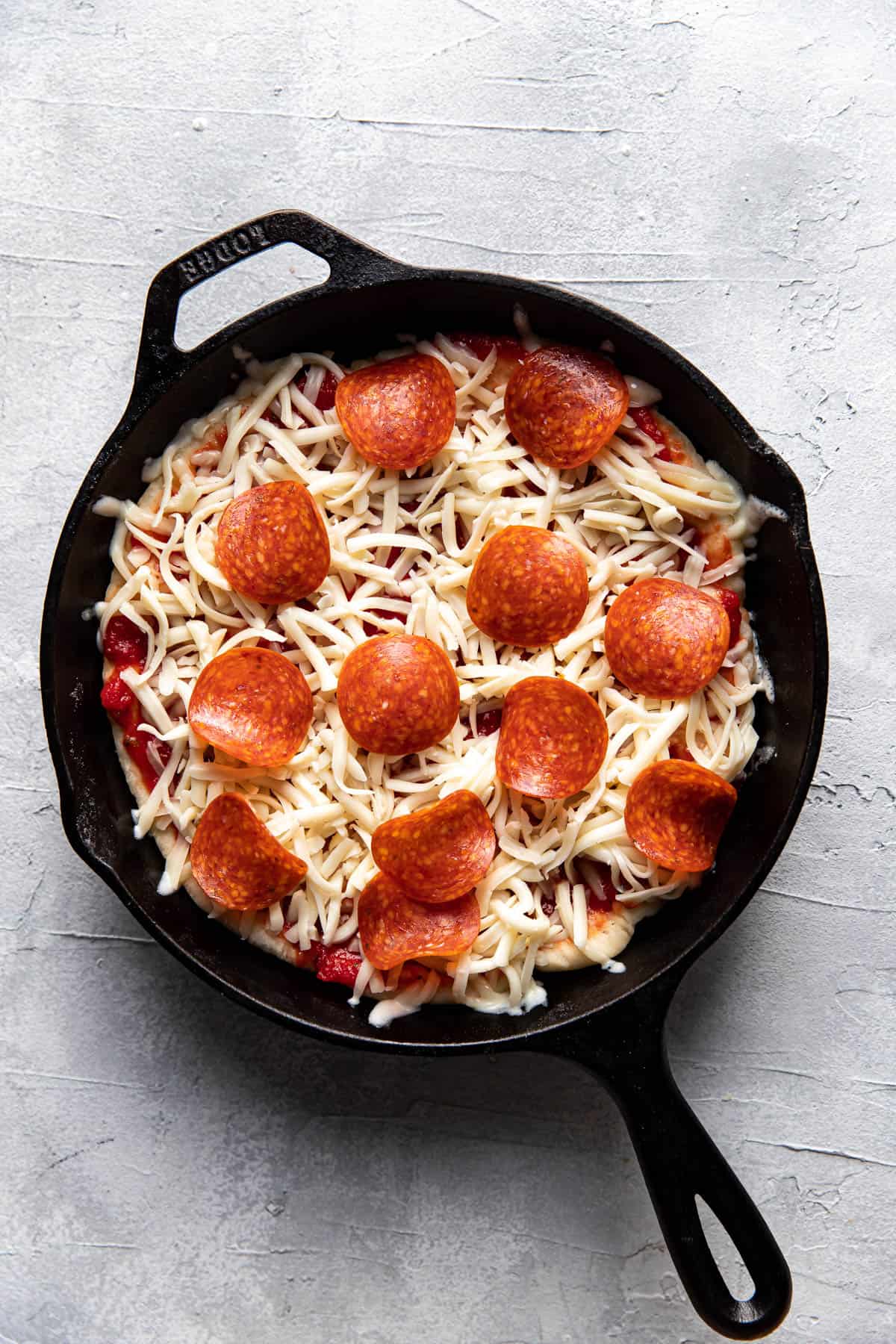 https://moderncrumb.com/wp-content/uploads/2021/08/cast-iron-skillet-pizza-07.jpg