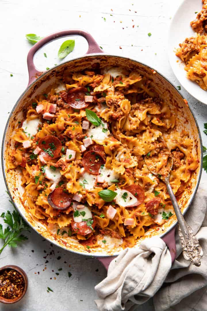 One Pot Meat Lovers Pizza Pasta Bake (30 Minute) - Modern Crumb
