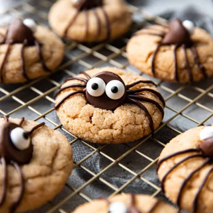 halloween spider peanut butter cookies.