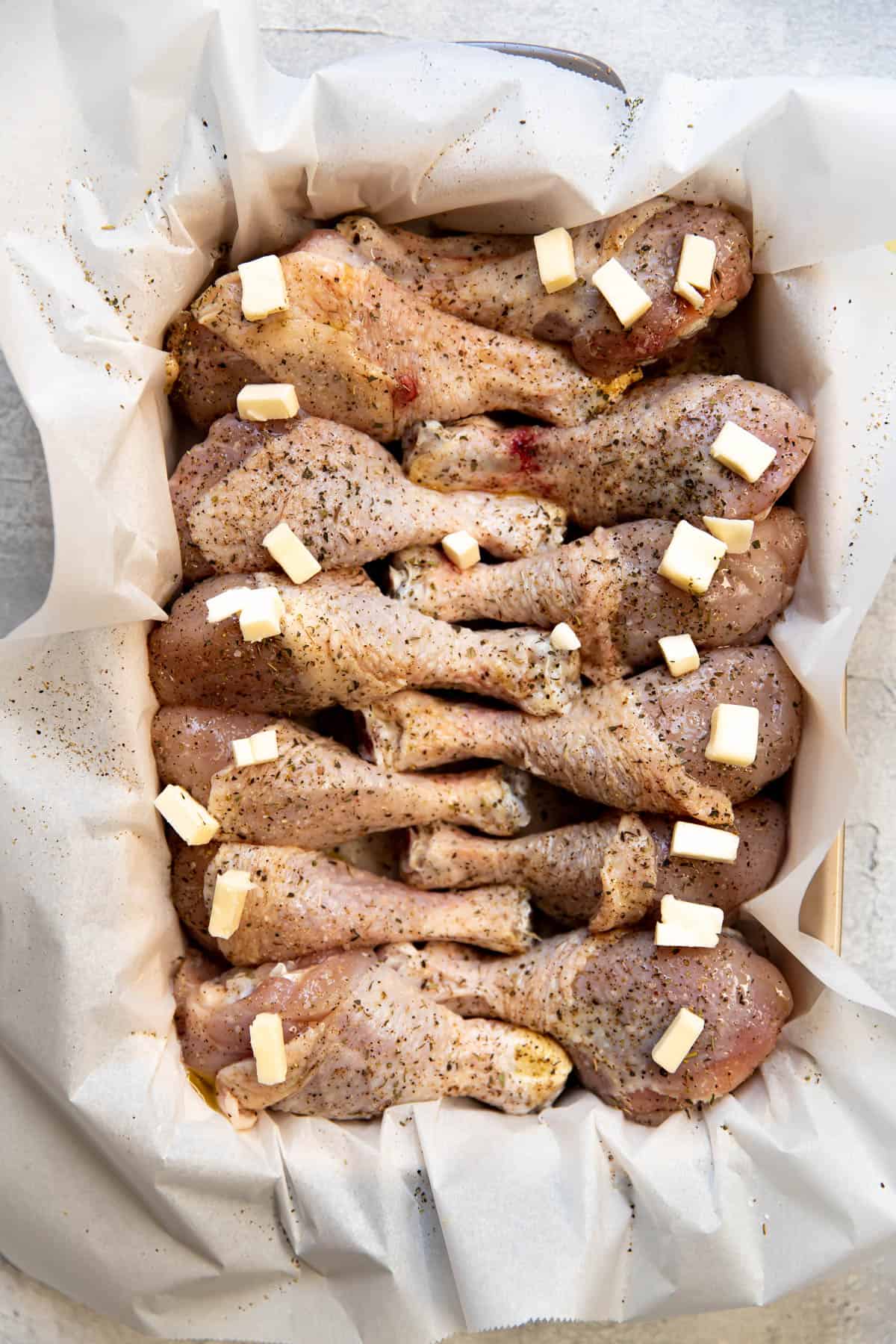 chicken drums in a baking dish.