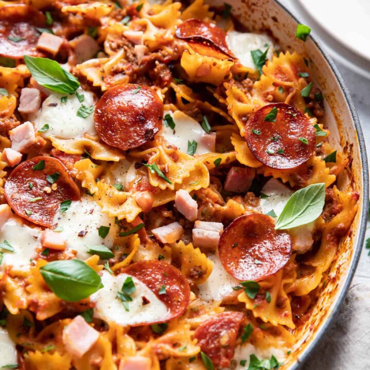 meat lovers pizza pasta bake in a skillet.