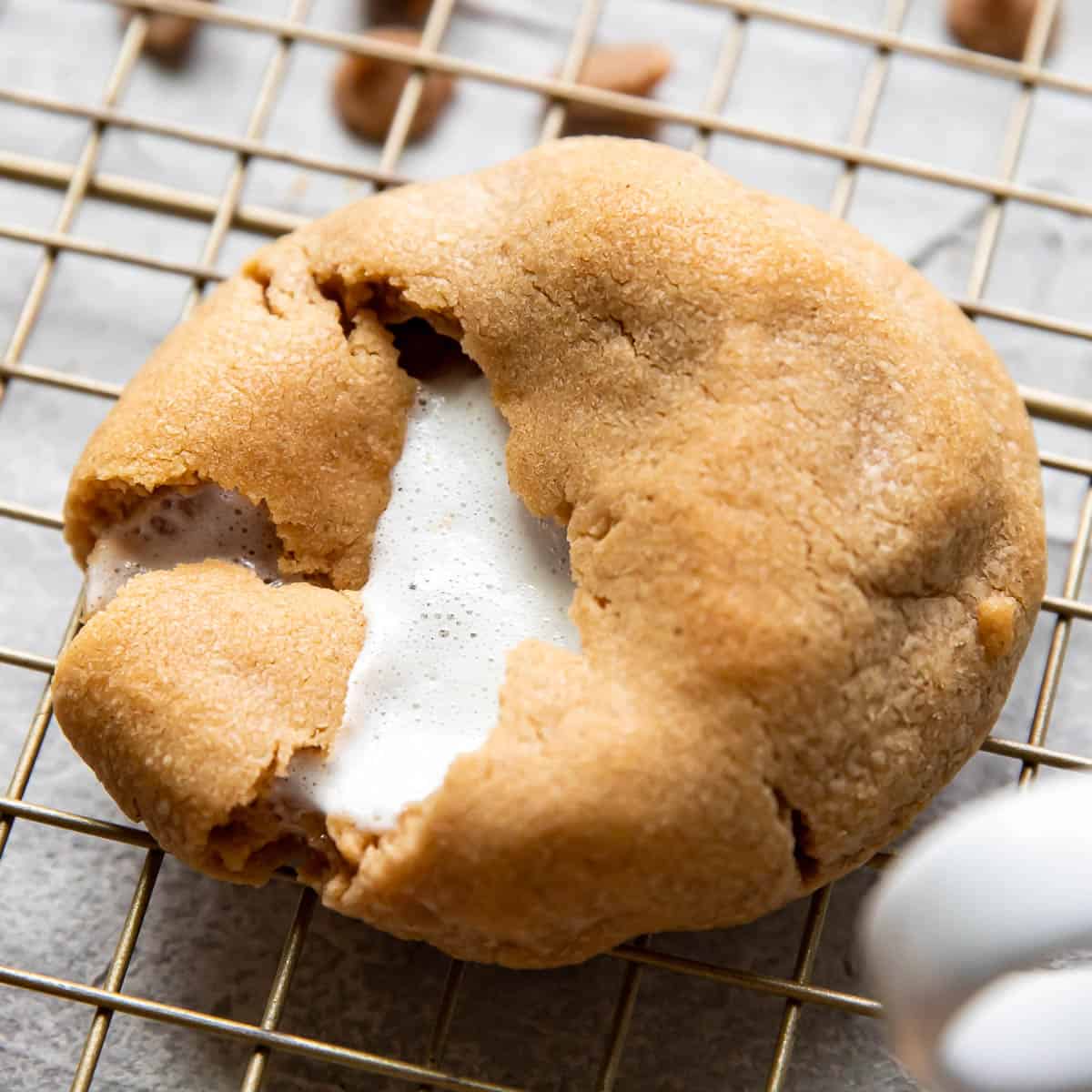 https://moderncrumb.com/wp-content/uploads/2022/10/fluffernutter-cookies-8.jpg